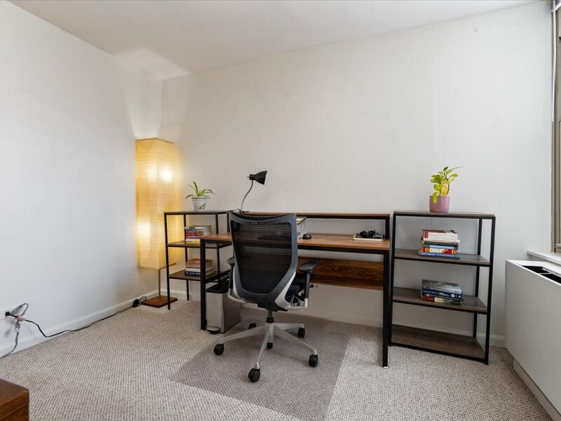 525 W Hawthorne Place Chicago IL 60657