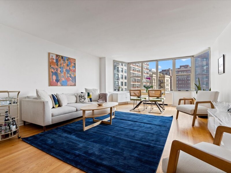 525 W Hawthorne Place Chicago IL 60657