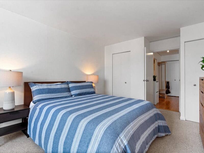525 W Hawthorne Place Chicago IL 60657