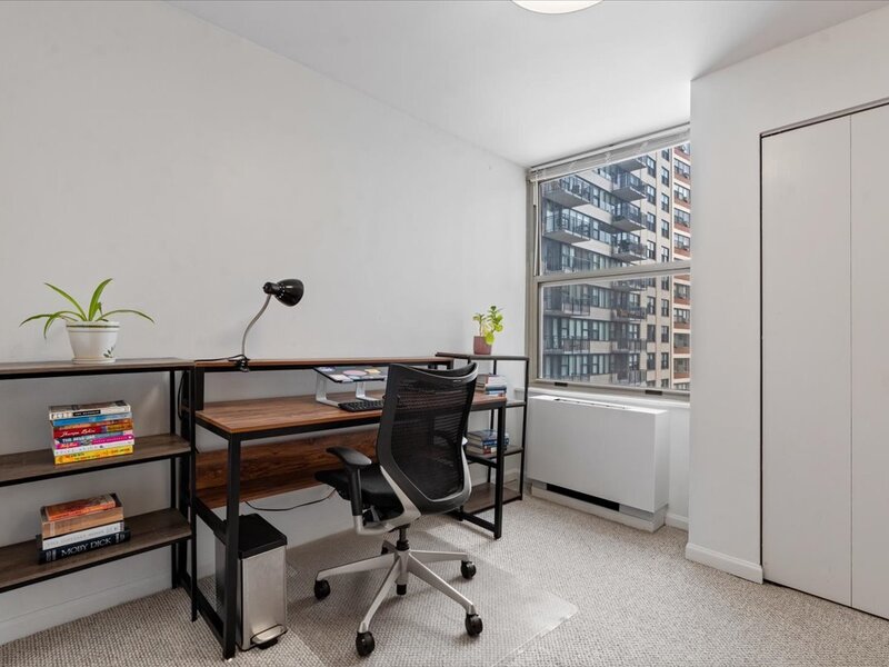 525 W Hawthorne Place Chicago IL 60657