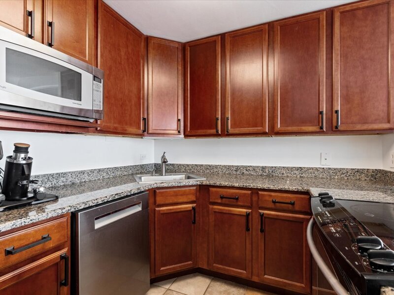 525 W Hawthorne Place Chicago IL 60657