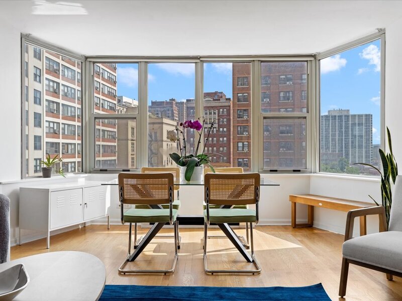 525 W Hawthorne Place Chicago IL 60657