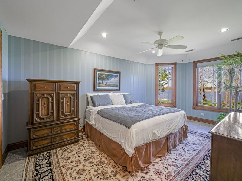 24092 W Old Oak Drive Mundelein IL 60060