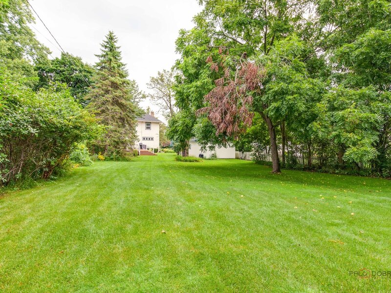 136 Washington Circle Lake Forest IL 60045