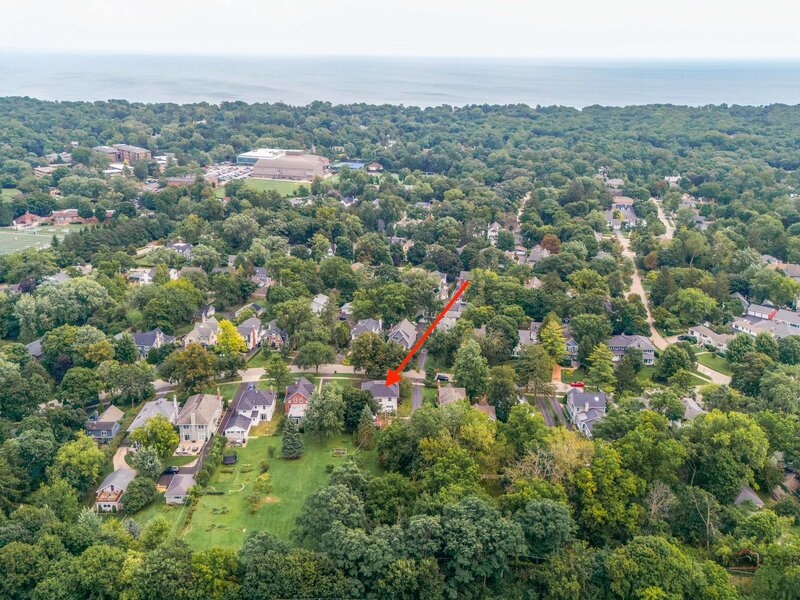 136 Washington Circle Lake Forest IL 60045