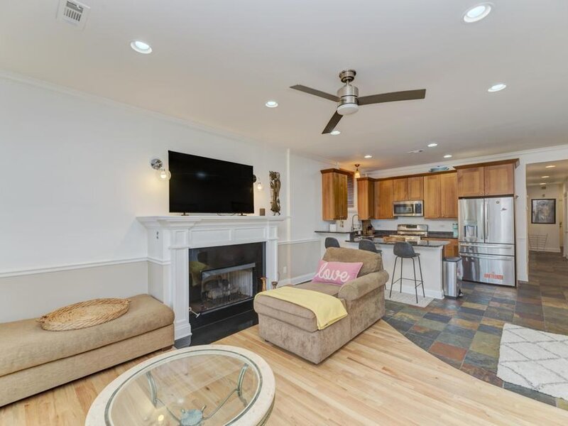 4222 S King Drive Chicago IL 60653