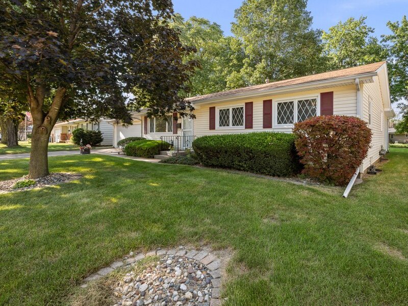 543 40th Avenue East Moline IL 61244