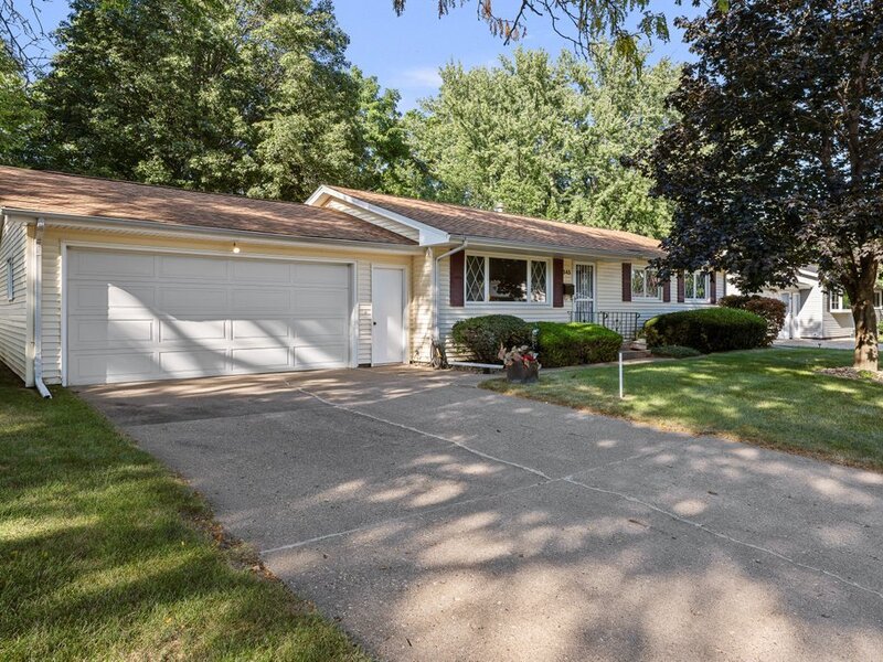 543 40th Avenue East Moline IL 61244