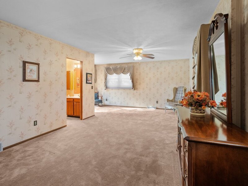 543 40th Avenue East Moline IL 61244