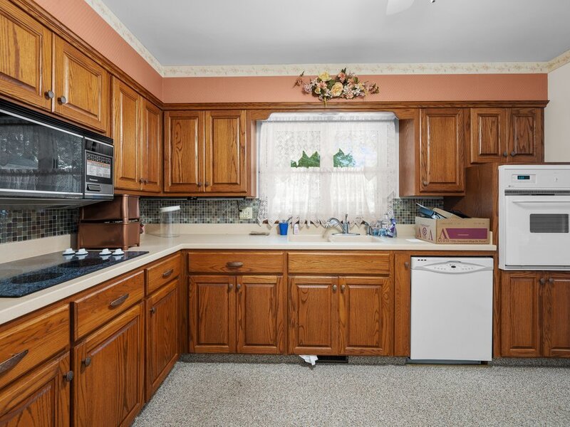 543 40th Avenue East Moline IL 61244