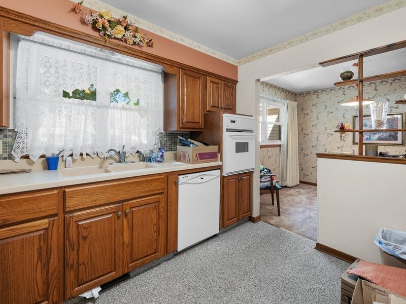 543 40th Avenue East Moline IL 61244