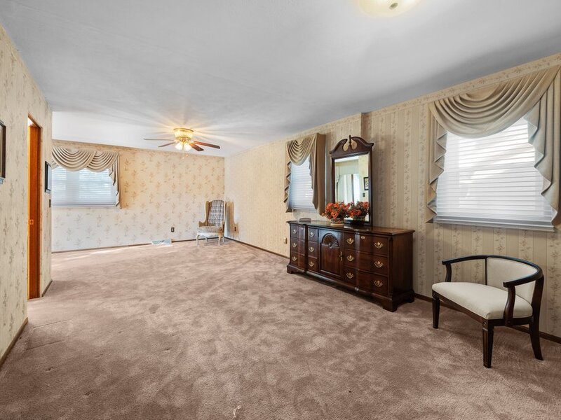 543 40th Avenue East Moline IL 61244
