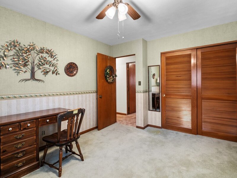543 40th Avenue East Moline IL 61244