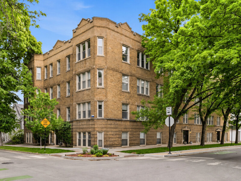 2152 W Ainslie Street Chicago IL 60625