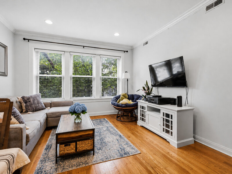 2152 W Ainslie Street Chicago IL 60625