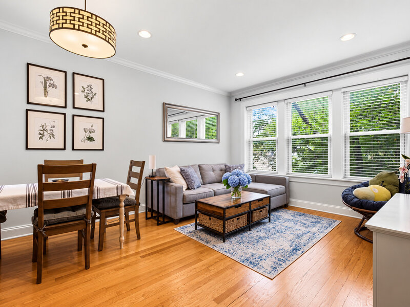 2152 W Ainslie Street Chicago IL 60625