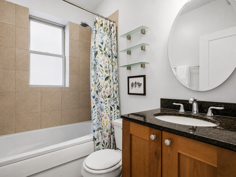 2152 W Ainslie Street Chicago IL 60625
