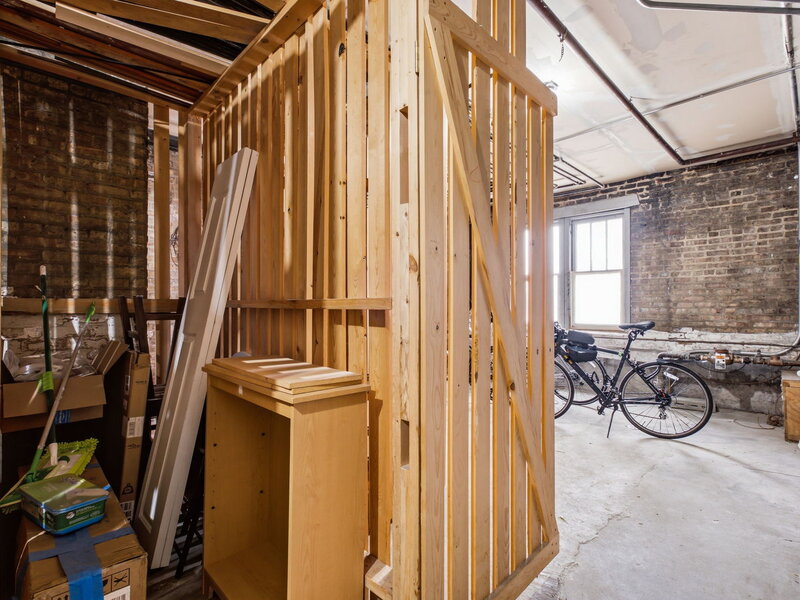 2152 W Ainslie Street Chicago IL 60625