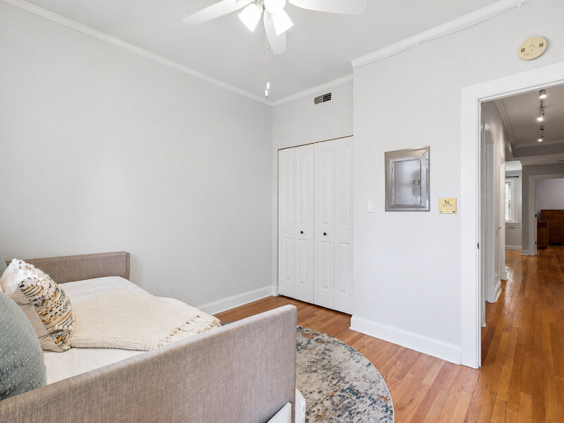 2152 W Ainslie Street Chicago IL 60625