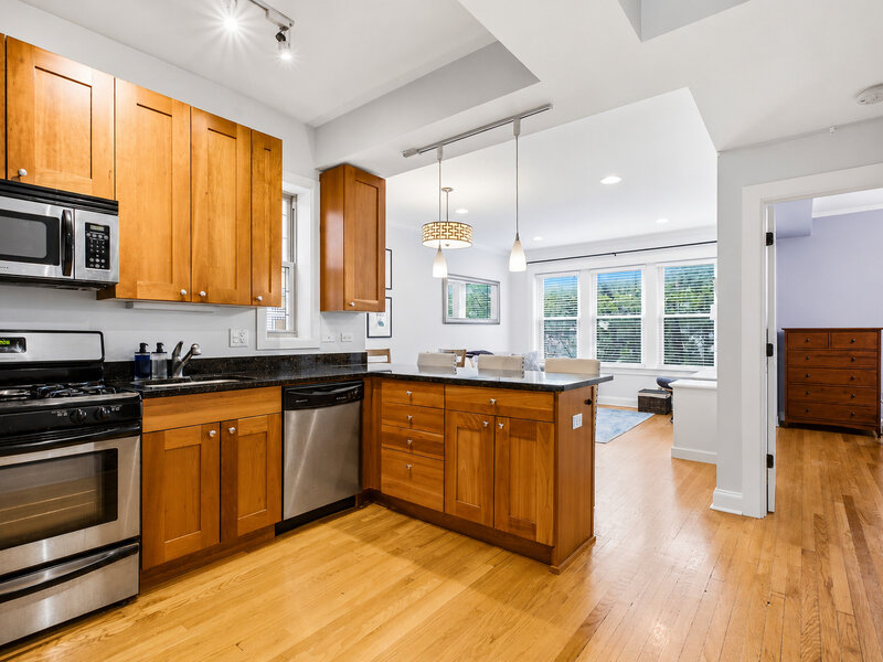 2152 W Ainslie Street Chicago IL 60625
