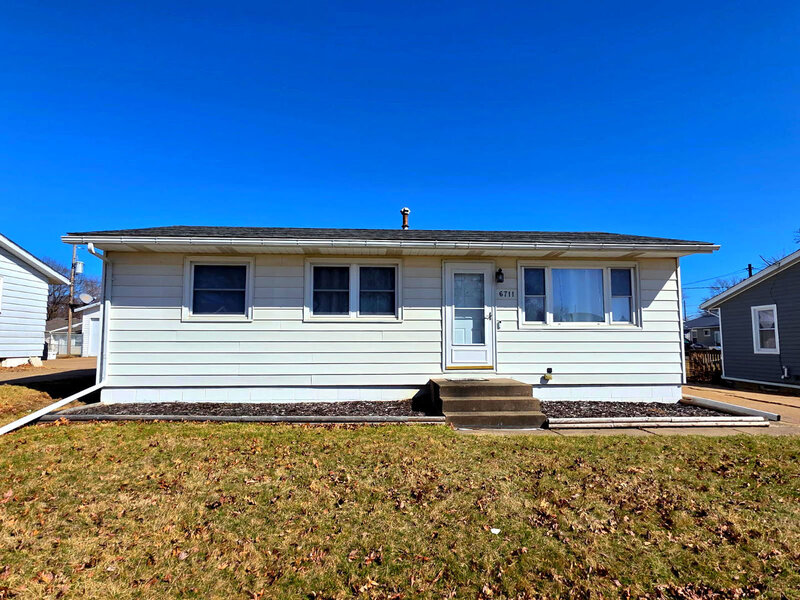 6711 Ridge Drive Davenport IA 52806