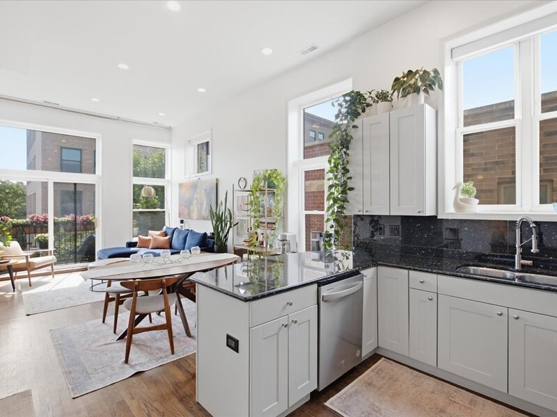 2448 N Southport Avenue Chicago IL 60614