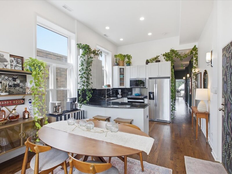2448 N Southport Avenue Chicago IL 60614