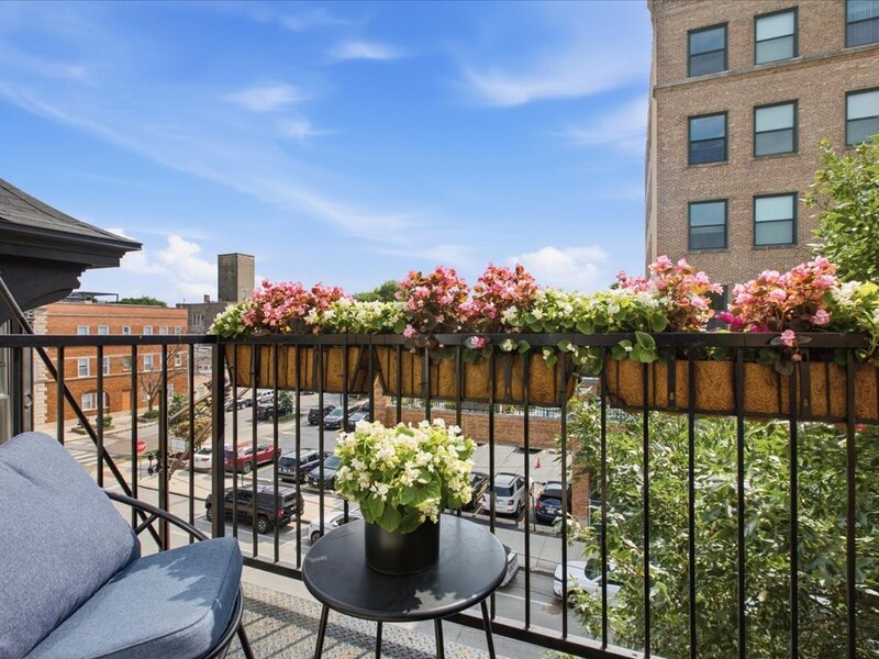 2448 N Southport Avenue Chicago IL 60614