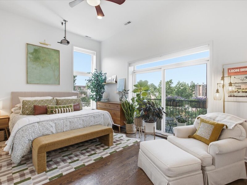 2448 N Southport Avenue Chicago IL 60614