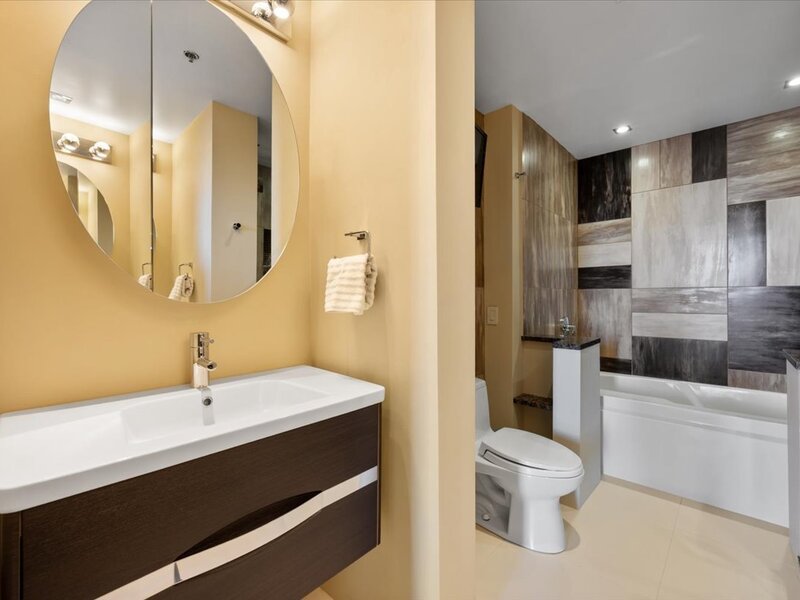 653 N Kingsbury Street Chicago IL 60654
