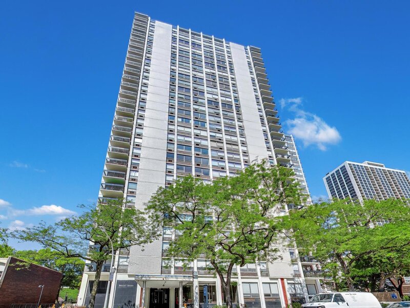 1455 N Sandburg Terrace Chicago IL 60610