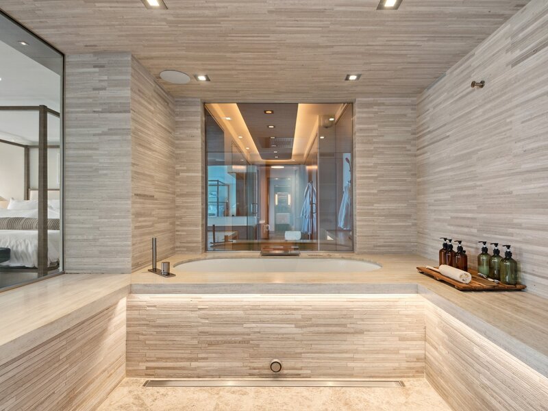 111 E Chestnut Street Chicago IL 60611