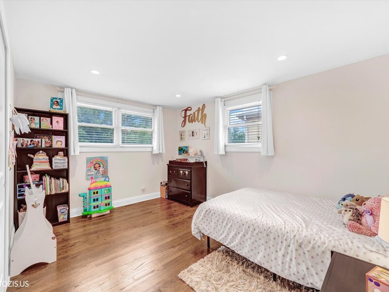 148 Jeffery Lane Des Plaines IL 60018