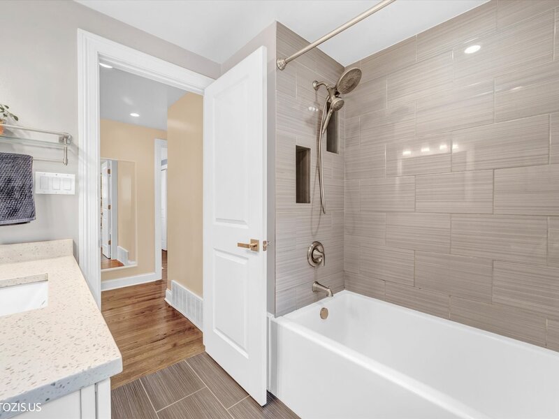 148 Jeffery Lane Des Plaines IL 60018