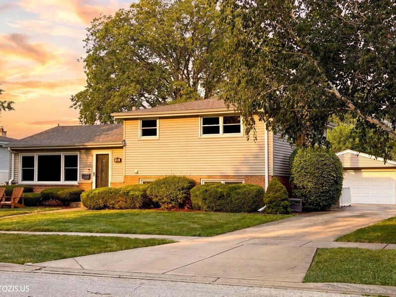 148 Jeffery Lane Des Plaines IL 60018