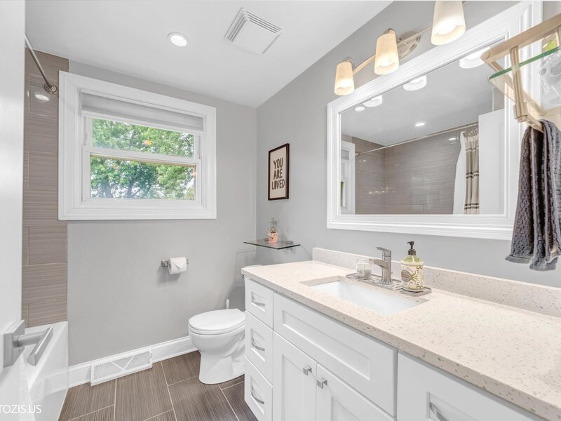 148 Jeffery Lane Des Plaines IL 60018