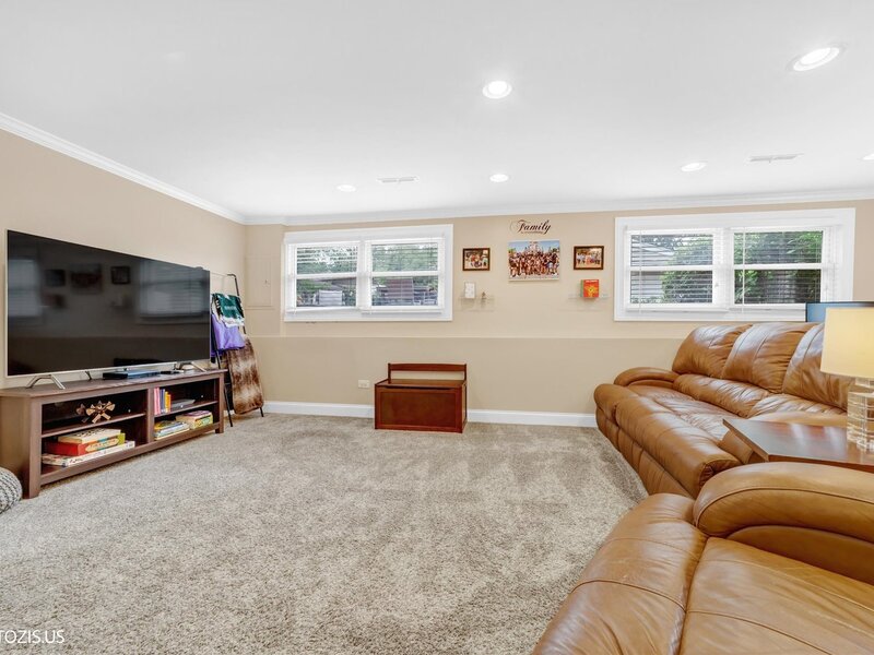 148 Jeffery Lane Des Plaines IL 60018