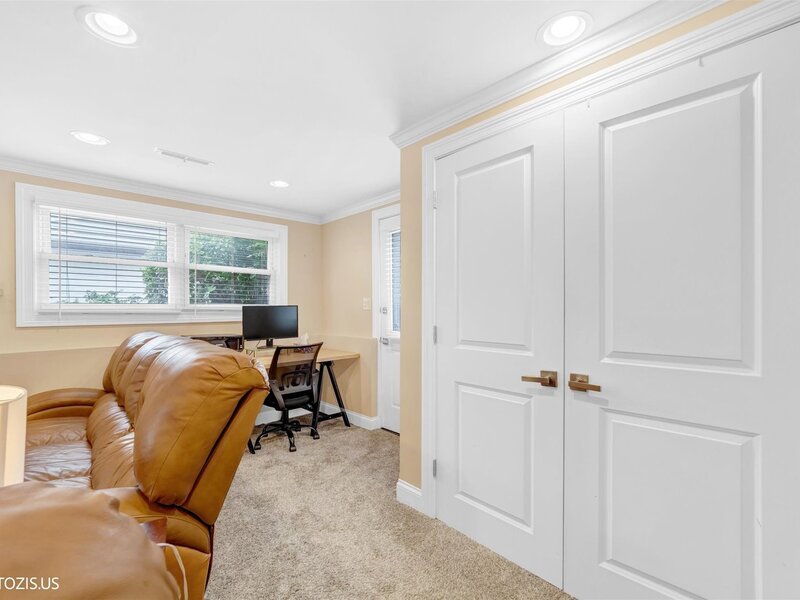 148 Jeffery Lane Des Plaines IL 60018