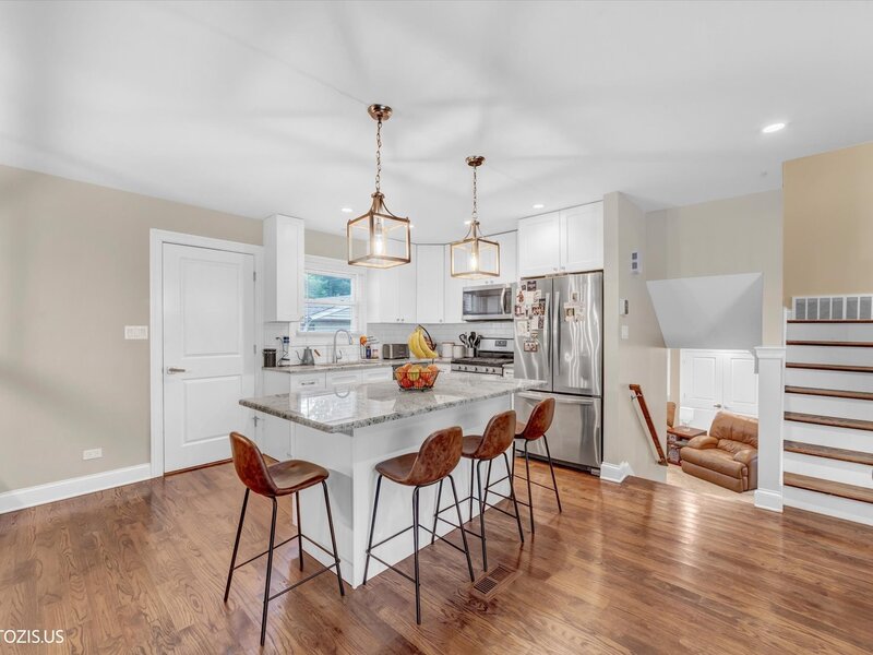 148 Jeffery Lane Des Plaines IL 60018