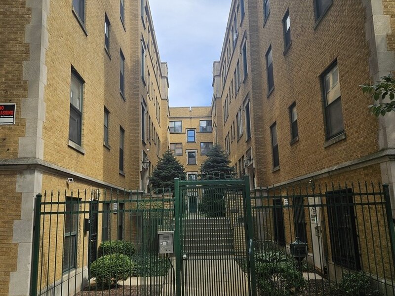 7213 S Yates Boulevard Chicago IL 60649