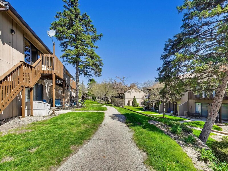 22 Jamaica Colony Fox Lake IL 60020