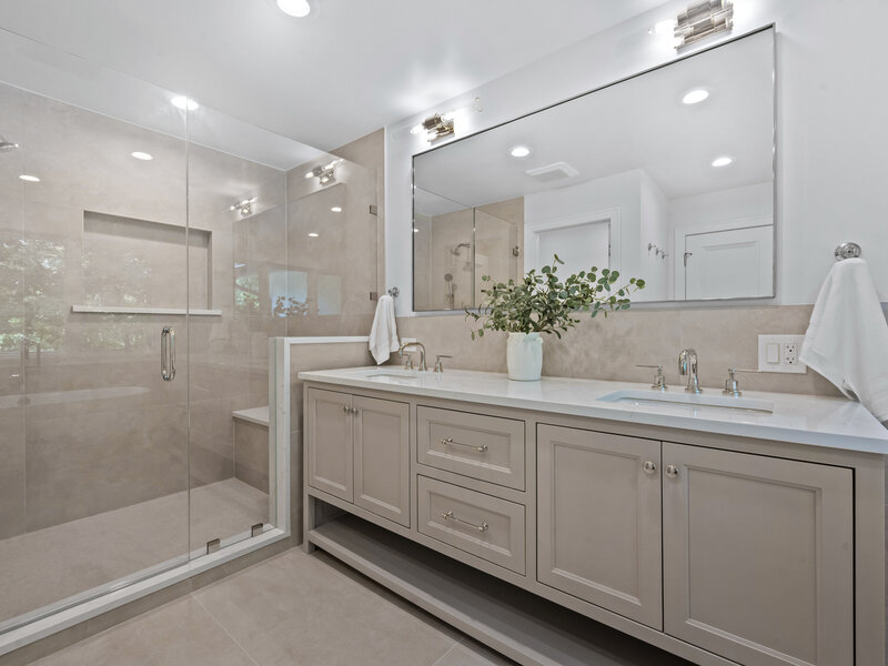 1221 Loch Lane Lake Forest IL 60045