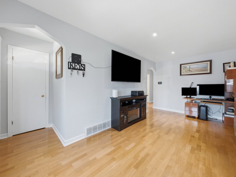 3707 W 70th Place Chicago IL 60629