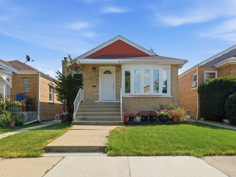 3707 W 70th Place Chicago IL 60629