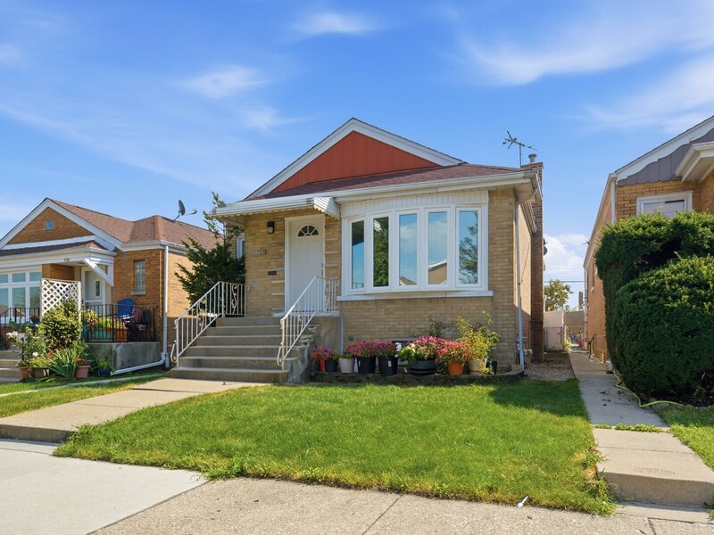 3707 W 70th Place Chicago IL 60629