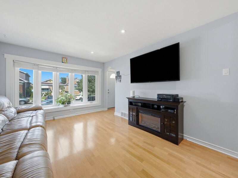 3707 W 70th Place Chicago IL 60629