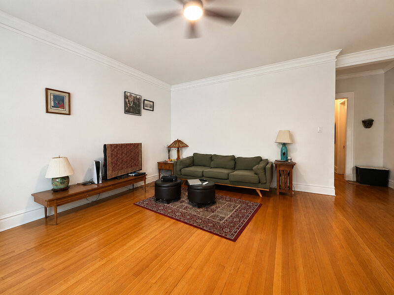1633 E Hyde Park Boulevard Chicago IL 60615