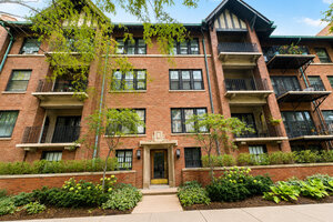 Photo of 1633 E Hyde Park Boulevard Chicago IL 60615 Unit 3C