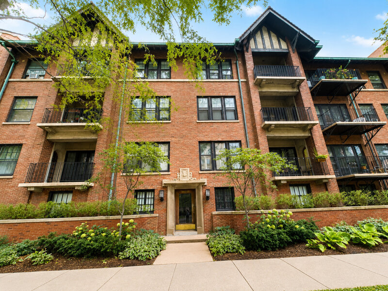 1633 E Hyde Park Boulevard Chicago IL 60615