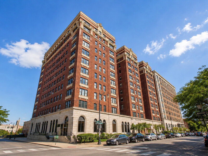 5300 S Shore Drive Chicago IL 60615